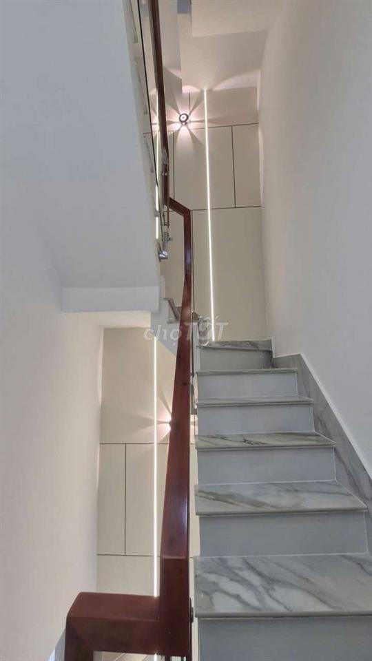 Chính chủ bán Nhà  bán 3,4x 11, 1 trệt, 2 lầu sân thượng trước sau