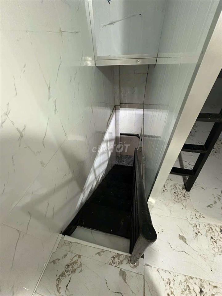 Cho thuê nhà ngang 3,2 x7, 1 trệt, 1 lầu, 2 pm,1wc