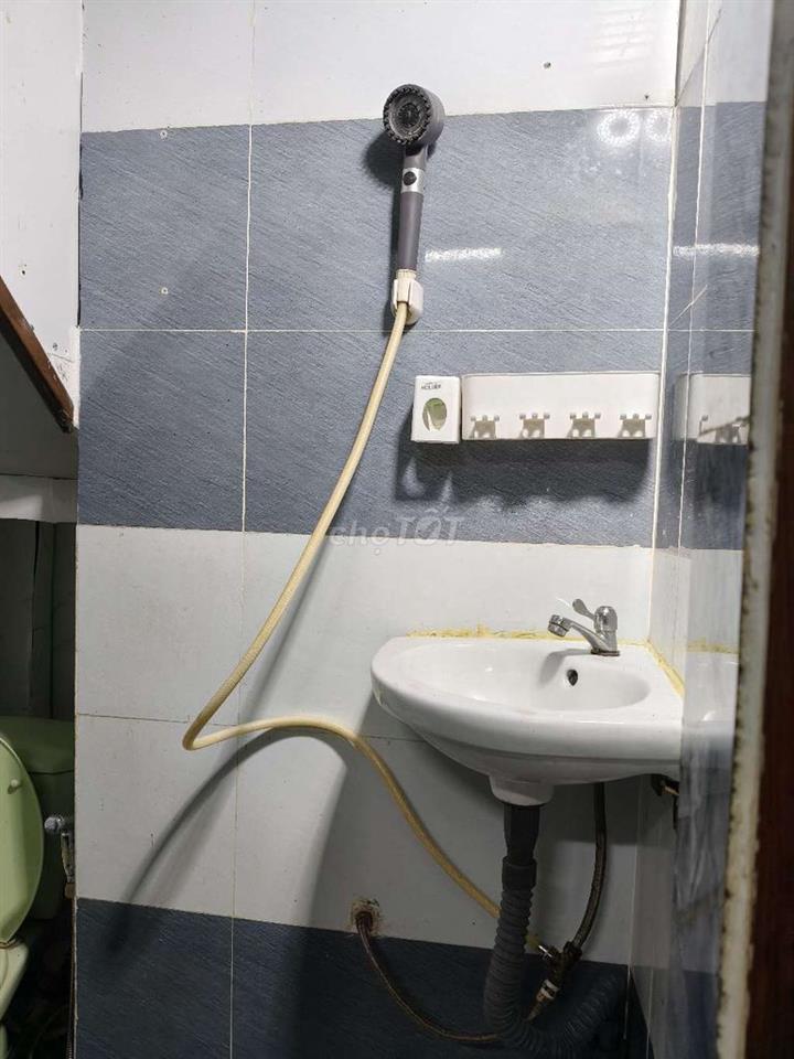 Cho thuê nhà ngang 3,2 x7, 1 trệt, 1 lầu, 2 pm,1wc