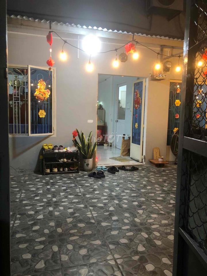 Bán nhà hẻm 3pn 2wc, có sân vườn - Q8