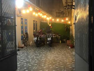 Bán nhà hẻm 3pn 2wc, có sân vườn - Q8