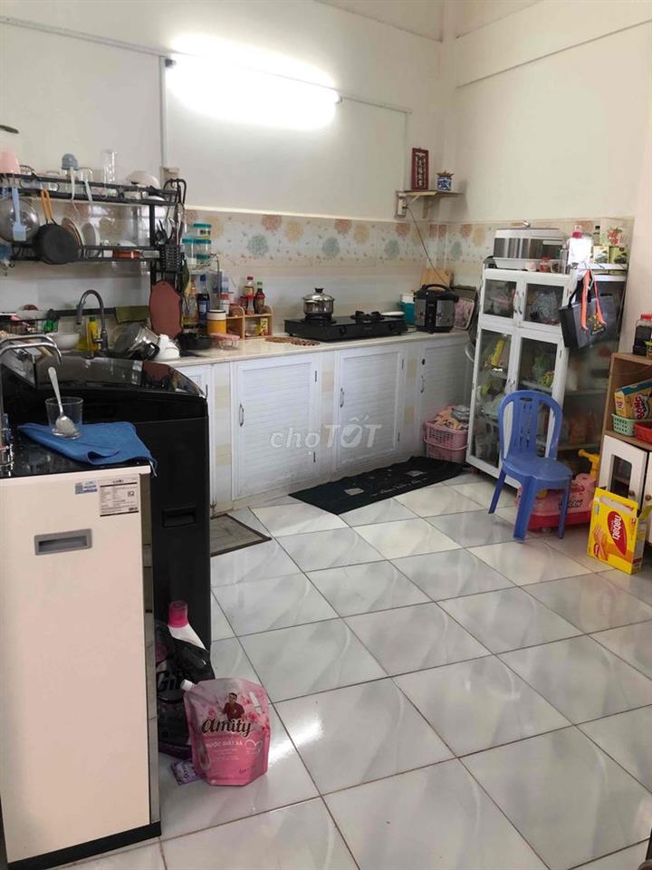 Bán nhà hẻm 3pn 2wc, có sân vườn - Q8