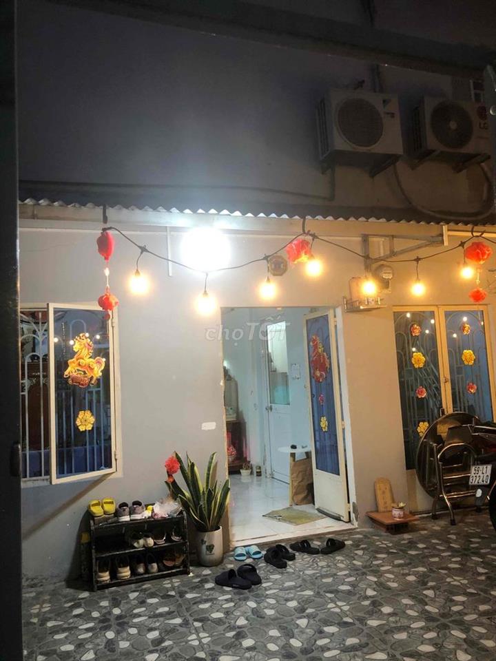 Bán nhà hẻm 3pn 2wc, có sân vườn - Q8