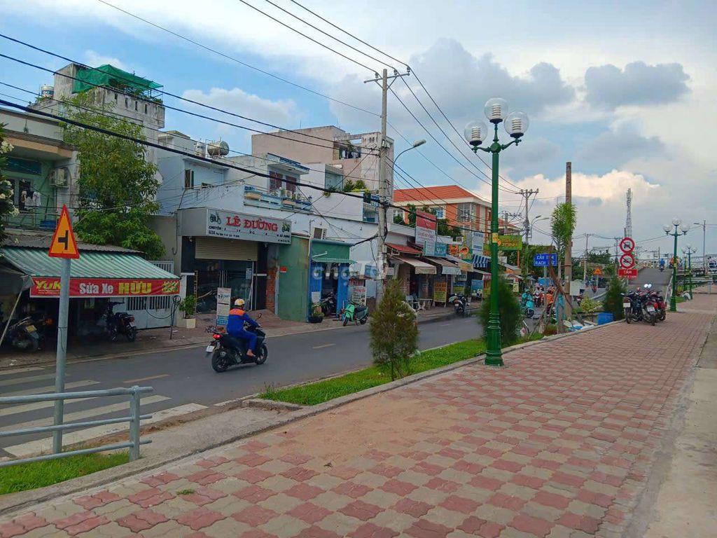 nhà mặt tiền đường phường phú định 