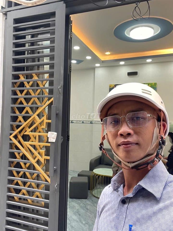 Nhà 3 tầng + Sân Thượng ở Hưng Phú, Q.8 | 6,5×6,9m | 2 PN lớn - 3WC