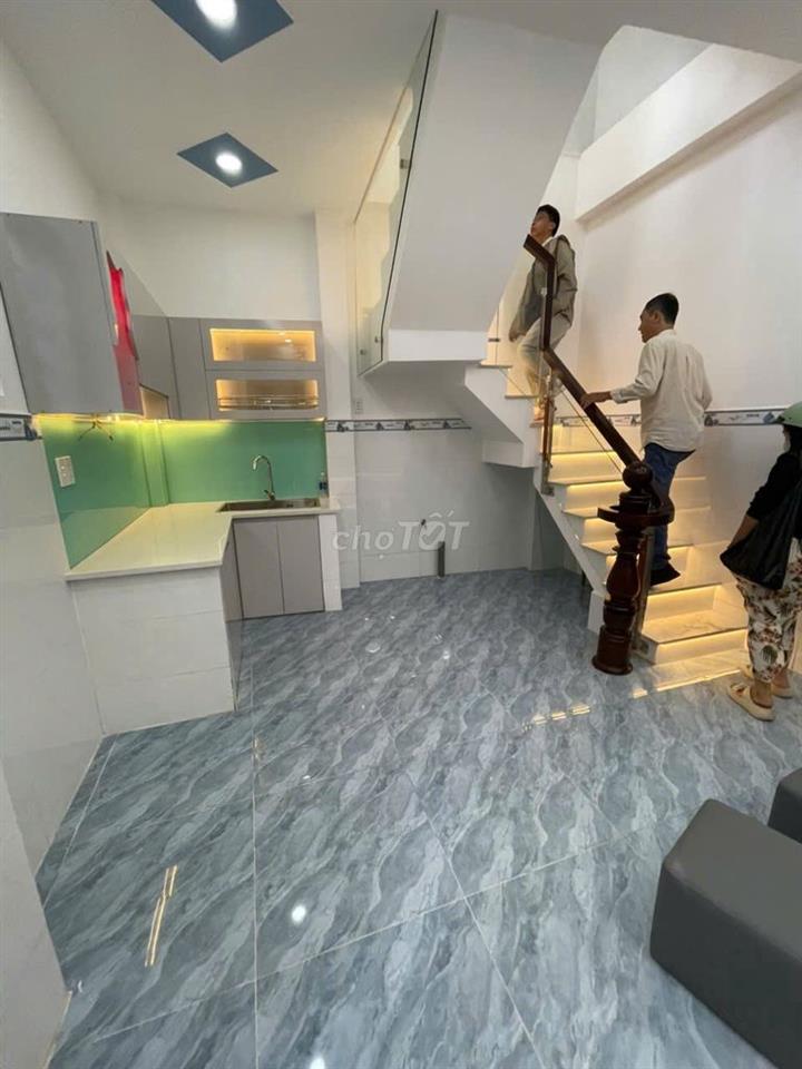 Nhà 3 tầng + Sân Thượng ở Hưng Phú, Q.8 | 6,5×6,9m | 2 PN lớn - 3WC