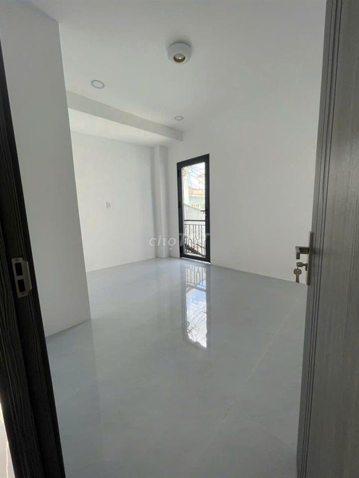 Nhà 3 tầng + Sân Thượng ở Hưng Phú, Q.8 | 6,5×6,9m | 2 PN lớn - 3WC