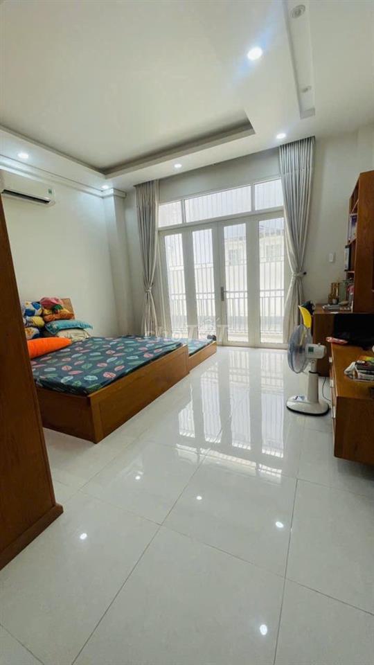 Nhà 3 Lầu  Tạ Quang Bửu - 4.5m x 20m -90m2 - Ngay Công Viên P5 Q8