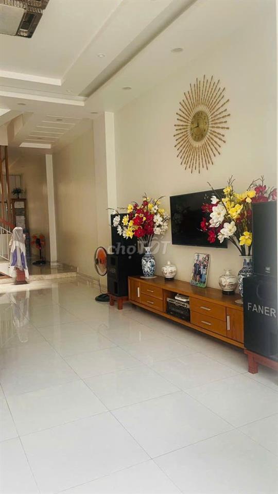 Nhà 3 Lầu  Tạ Quang Bửu - 4.5m x 20m -90m2 - Ngay Công Viên P5 Q8