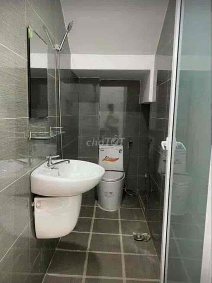 kẹt tiền cần bán gấp căn nhà gần bến xe quận8