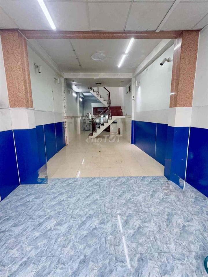 🏠Nhà cho thuê  mặt tiền sát  (p5Q8) 👉Gần trường học,  cách bến xe 🚃🚃Q8