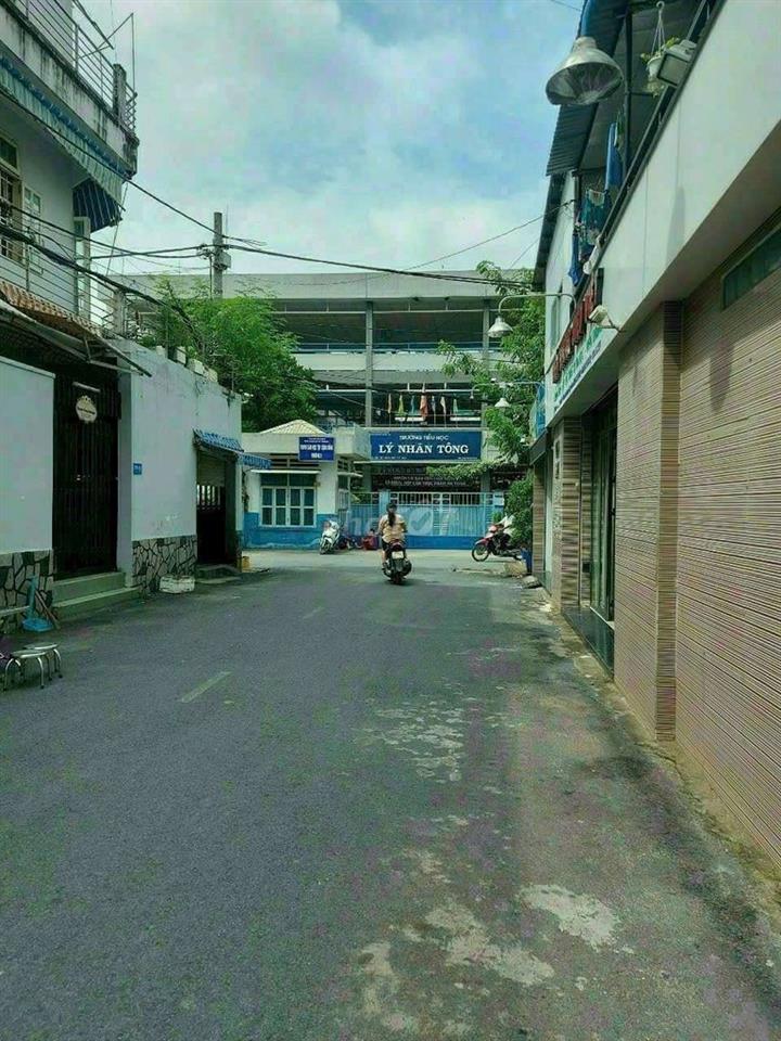 Cho thuê nhà đường Hưng Phú P9.Q8 DT.4m×5m } 1 Lầu 1 Phòng 1 toilet.
