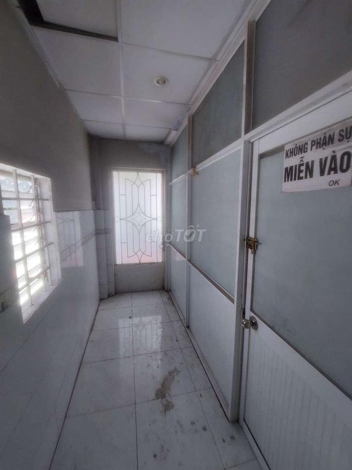 Cho thuê Mặt tiền đường Phạm Hùng DT.5×25 } 1 Lầu kinh doanh buôn bán.