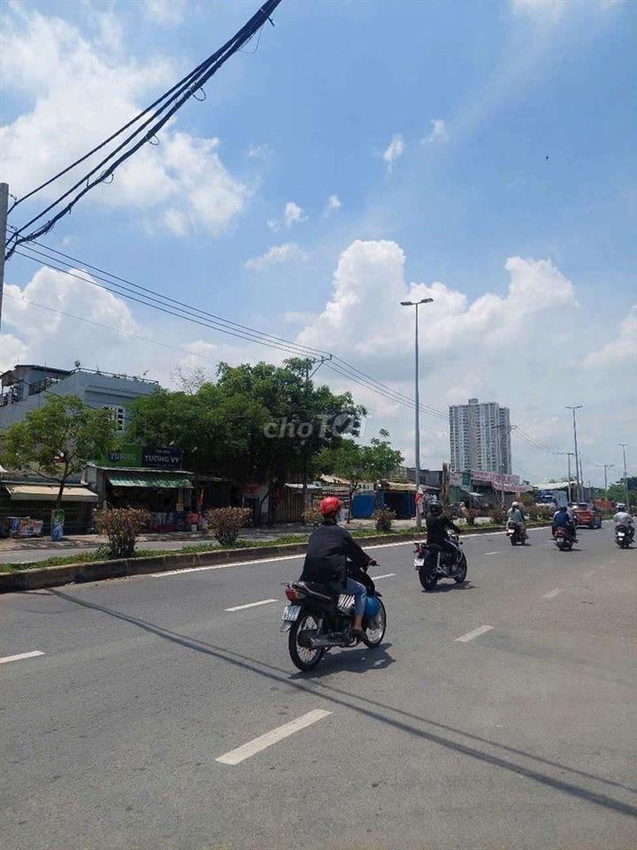 cho thuê nhà Mặt Tiền hẽm đường Phạm Hùng C7 DT.5m×12m } 1Lững 2Phòng 