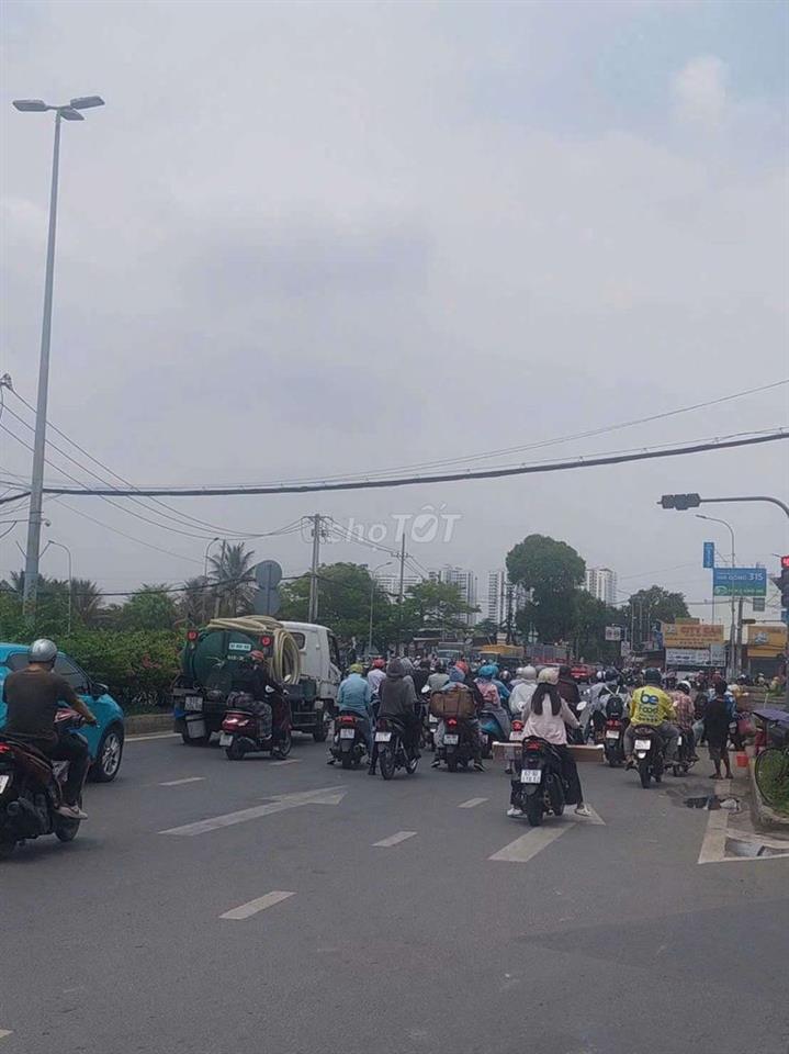 cho thuê nhà Mặt Tiền hẽm đường Phạm Hùng C7 DT.5m×12m } 1Lững 2Phòng 