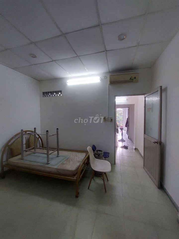 Cho thuê nhà đường Phạm Hùng C4 DT.4m×17m } 1 Lầu 3Phòng 2toilet hẽm5m