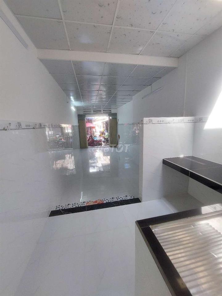 Cho thuê nhà Mặt Tiền Chợ C2 đường Phạm Hùng DT.3m2×14m } 1 Phòng 1 wc