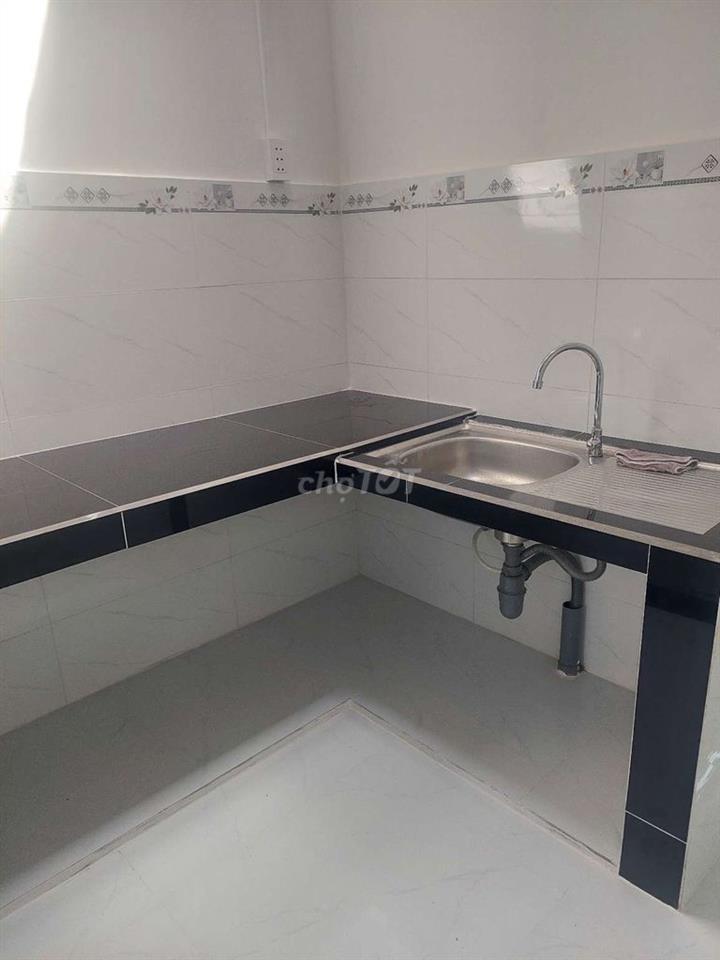 Cho thuê nhà Mặt Tiền Chợ C2 đường Phạm Hùng DT.3m2×14m } 1 Phòng 1 wc