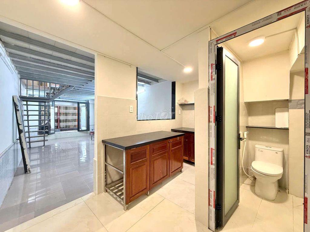 Cho thuê nhà đường Phạm Thế Hiển P6 DT.4m×12m } 1 Lầu 1 Phòng suốt 2wc