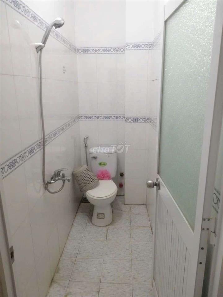 Cho thuê nhà Mặt Tiền hẽm đường Phạm Hùng C1 DT.4m×16m, 1Phòng 1toilet