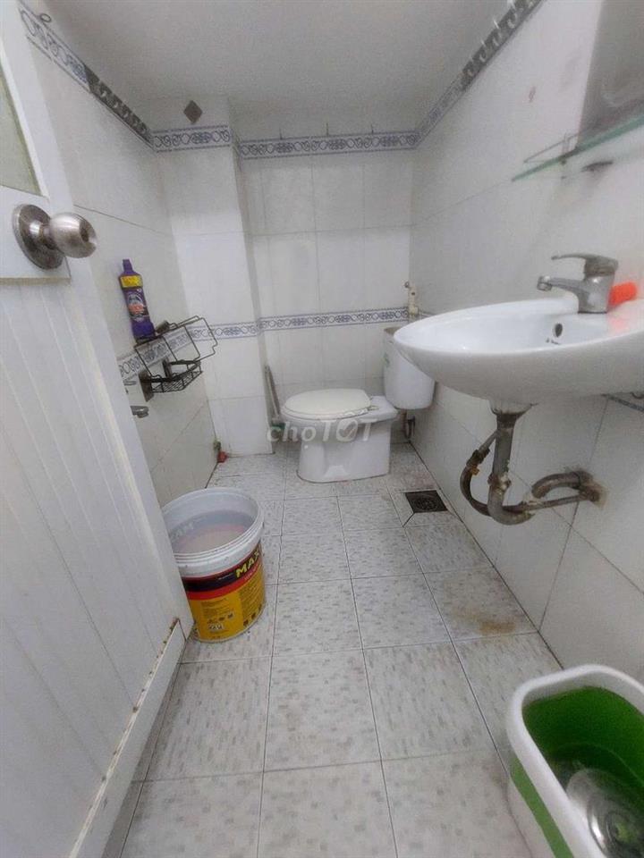 Cho thuê nhà Mặt Tiền hẽm đường Phạm Hùng C1 DT.4m×16m, 1Phòng 1toilet
