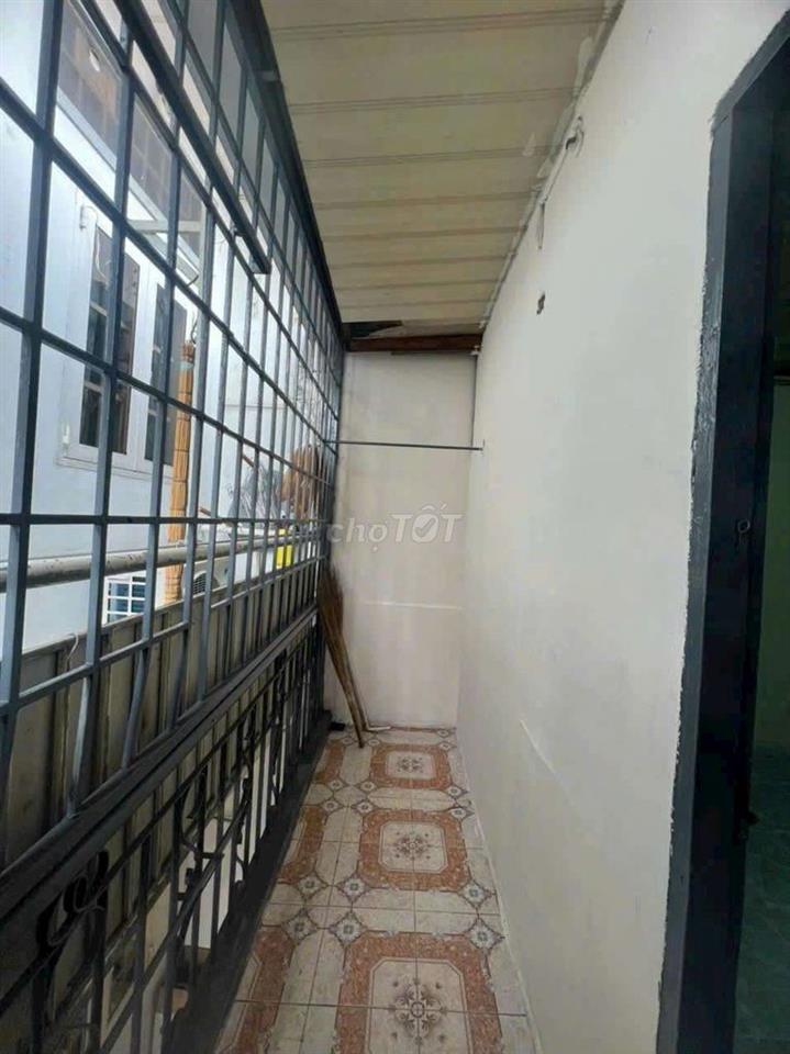 Cho thuê nhà đường Hưng Phú P9.Q8 DT.4m×5m } 1 Lầu 1 Phòng 1 toilet 