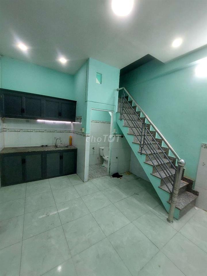 Cho thuê nhà đường Quốc Lộ 50 LT5. DT.4m×15m } 1 Lầu 2 Phòng 2 toilet.