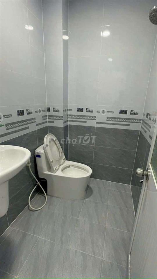 cho thuê nhà mặt tiền đường Đặng Thúc Liêng P4.Q8. DT.3m5×15m } 2 Lầu.