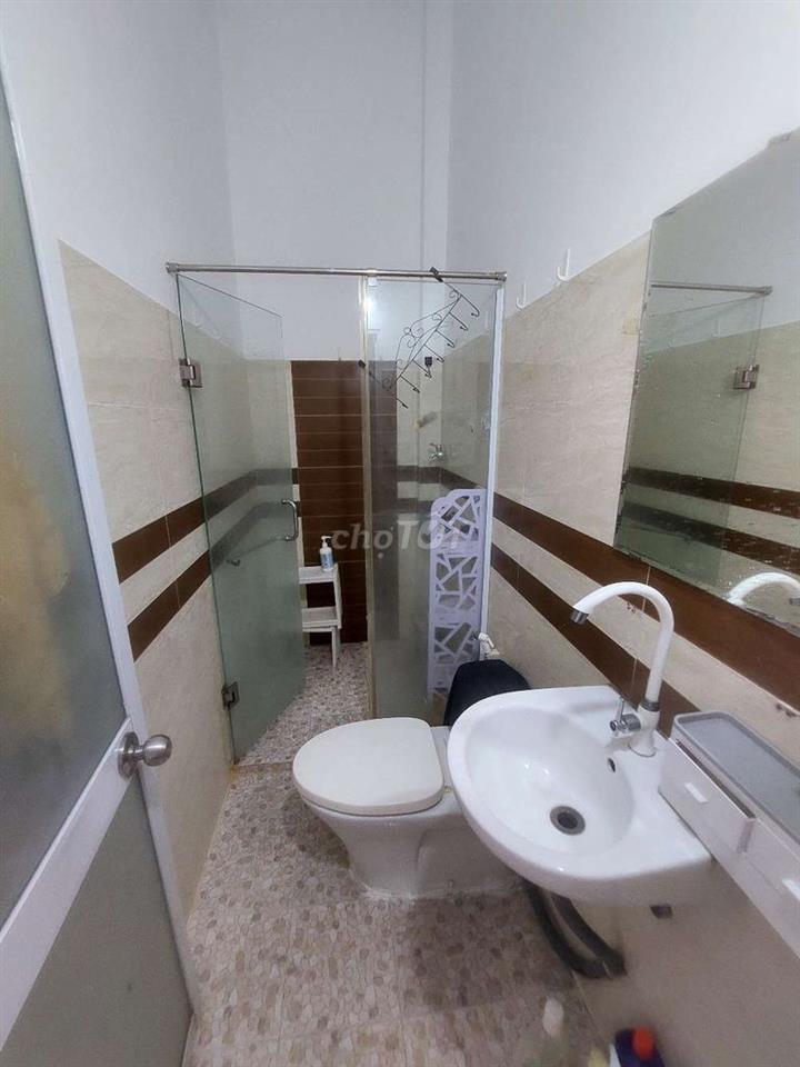 Cho thuê nhà Mặt Tiền đường Bùi Minh Trực P5.Q8 DT.4m×14m, 1Lầu 3Phòng