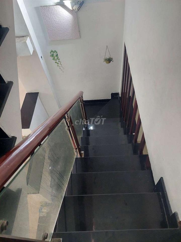 Cho thuê nhà Mặt Tiền đường Bùi Minh Trực P5.Q8 DT.4m×14m, 1Lầu 3Phòng