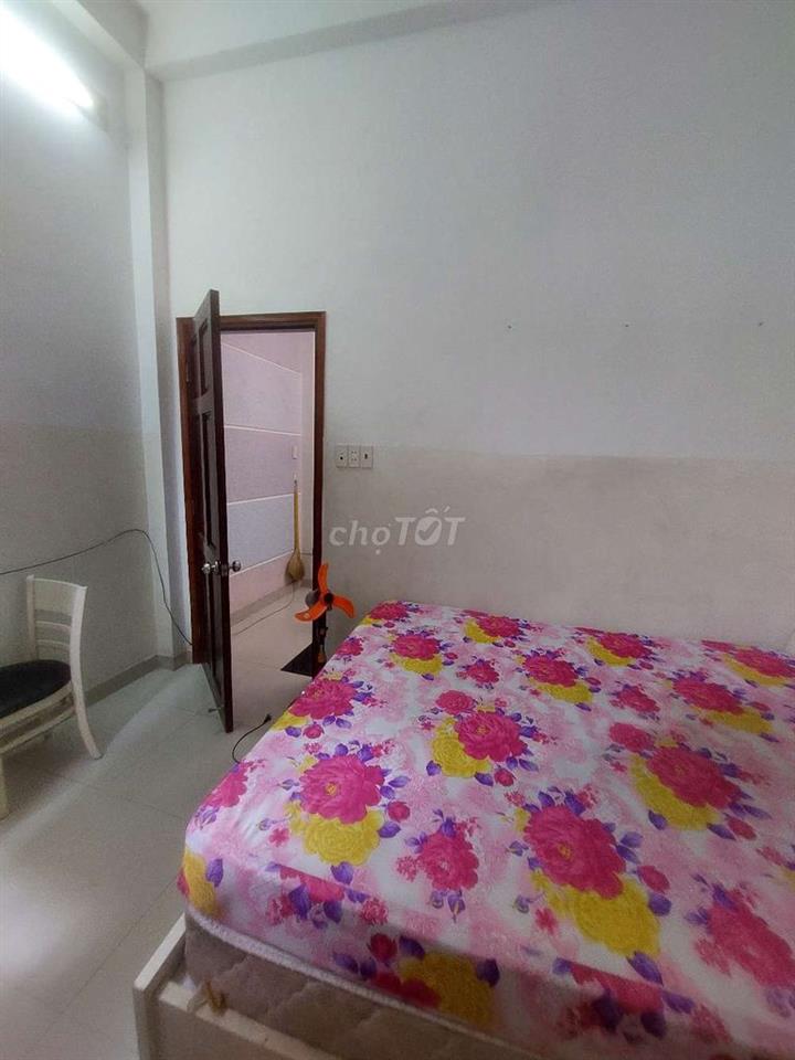 Cho thuê nhà Mặt Tiền đường Bùi Minh Trực P5.Q8 DT.4m×14m, 1Lầu 3Phòng