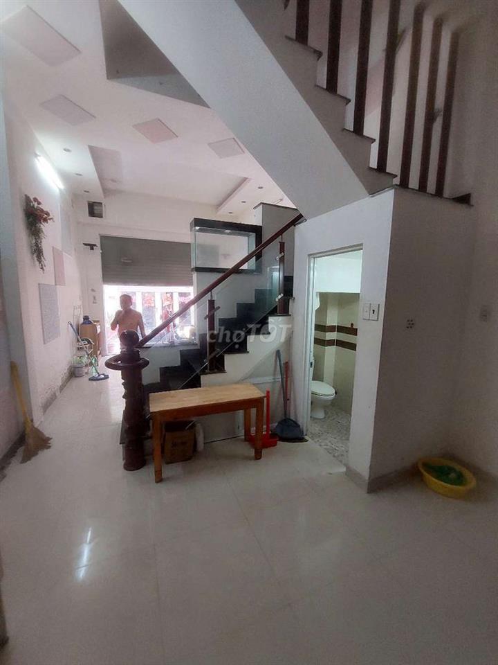 Cho thuê nhà Mặt Tiền đường Bùi Minh Trực P5.Q8 DT.4m×14m, 1Lầu 3Phòng