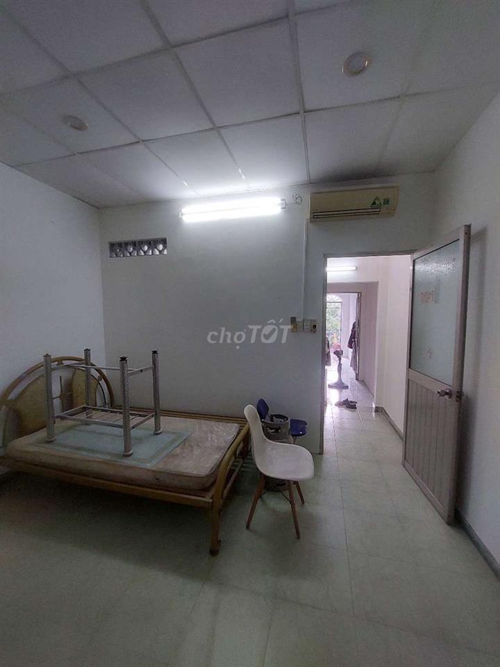 Cho thuê nhà đường Phạm Hùng C4 DT.4m×17m } 1 Lầu 3Phòng 2toilet hẽm5m