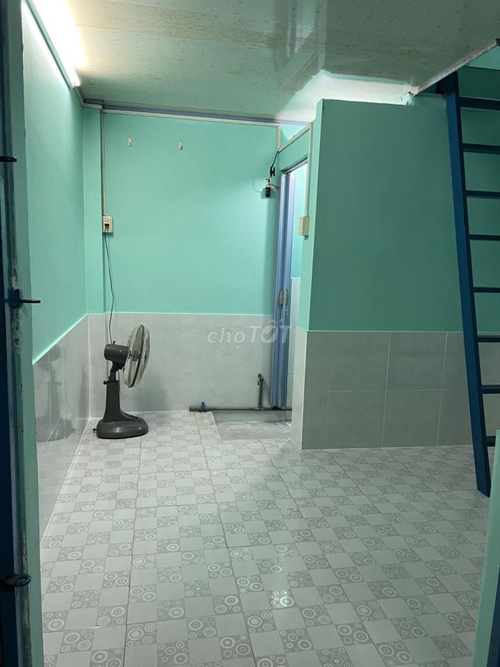 Cho thuê nhà DT 20 m, khu an ninh, thoáng mát, nhà mới, có máy lạnh 