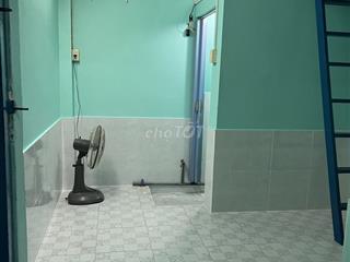 Cho thuê nhà DT 20 m, khu an ninh, thoáng mát, nhà mới, có máy lạnh 