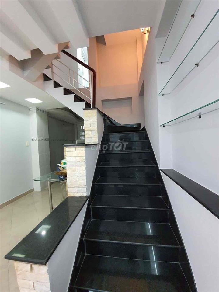 CHO THUÊ NHÀ Q8 - GẦN TRUNG TÂM, KHU YÊN TĨNH