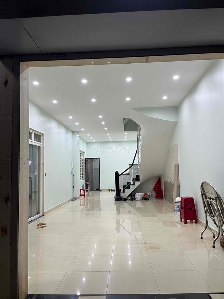 Cho thuê tầng trệt