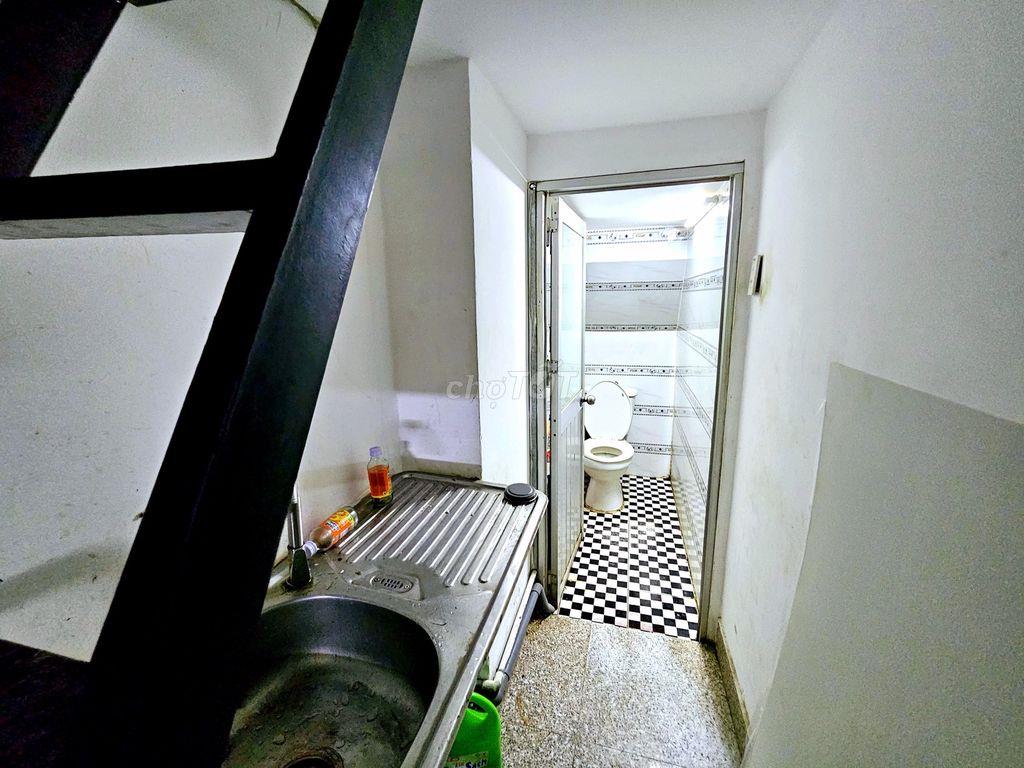 Cho thuê mặt bằng có chổ ở lại ngay Dương Bá Trạc 3x10m