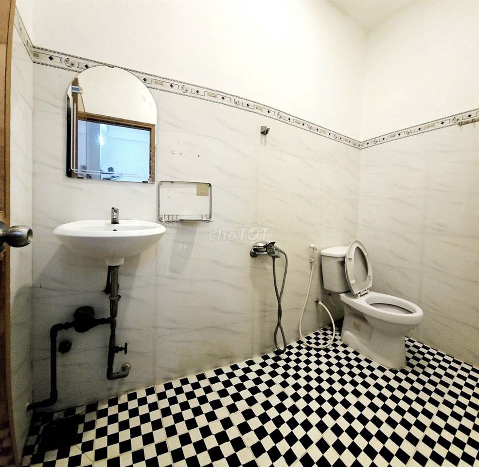 Cho thuê mặt bằng có chổ ở lại ngay Dương Bá Trạc 3x10m