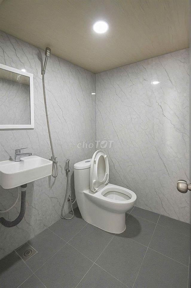 Phòng ngay mặt tiền Bùi Minh Trực full nội thất và miễn phí xe