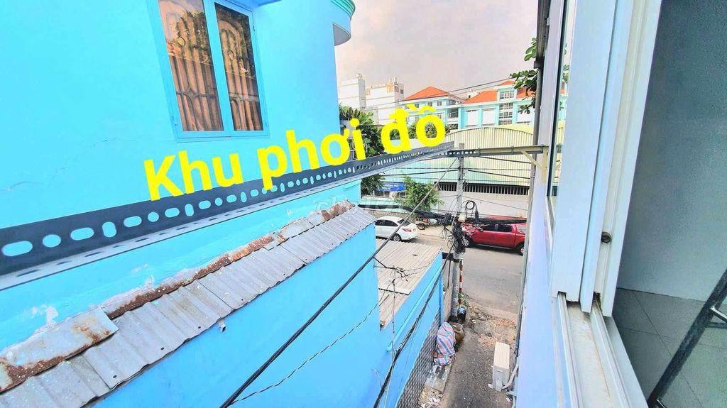 Phòng này lâu lắm rồi mới trống lại, phòng 2 cửa sổ, full nội thất