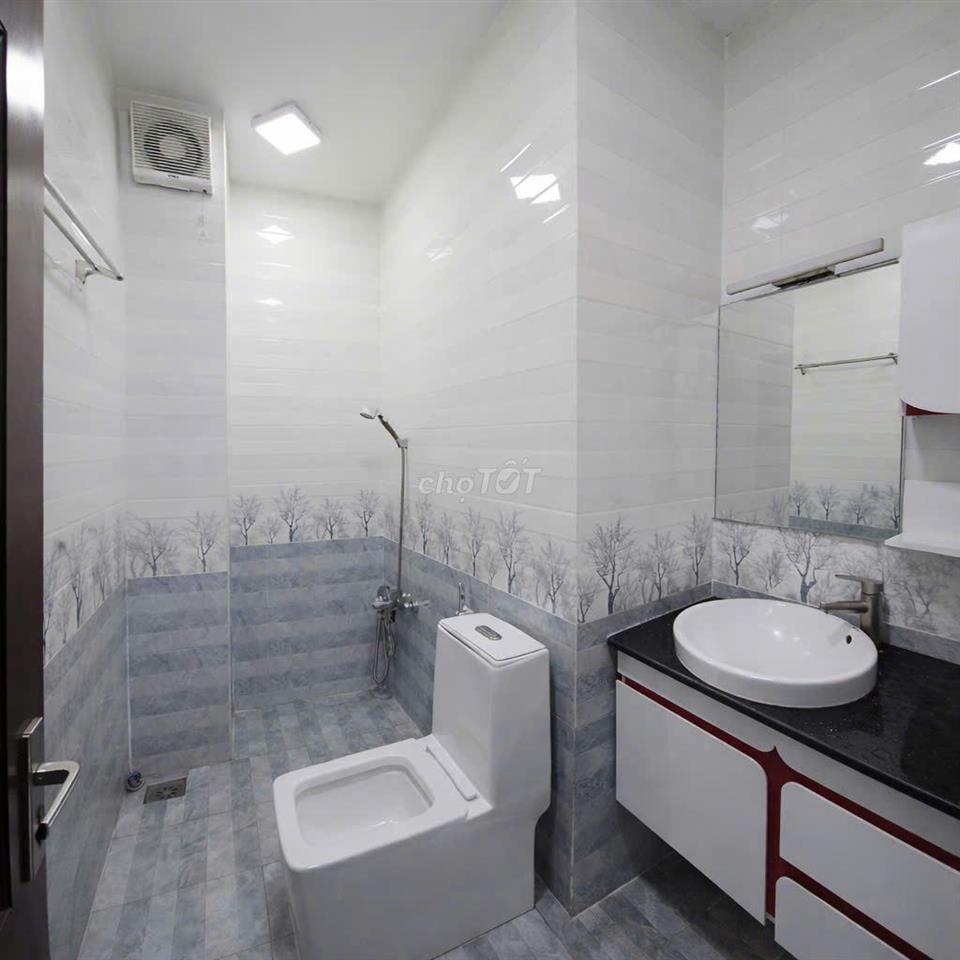 Phòng full nội thất như hình, thang máy, ra vào vân tay.