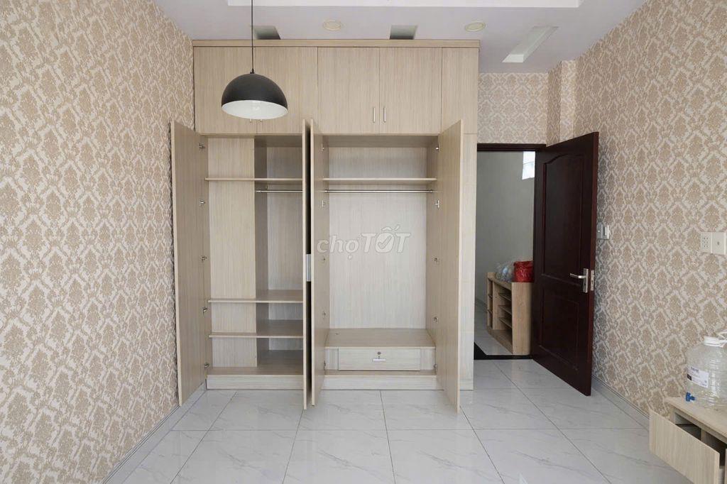 Phòng full nội thất như hình, thang máy, ra vào vân tay.