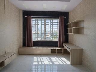 Phòng full nội thất như hình, thang máy, ra vào vân tay.