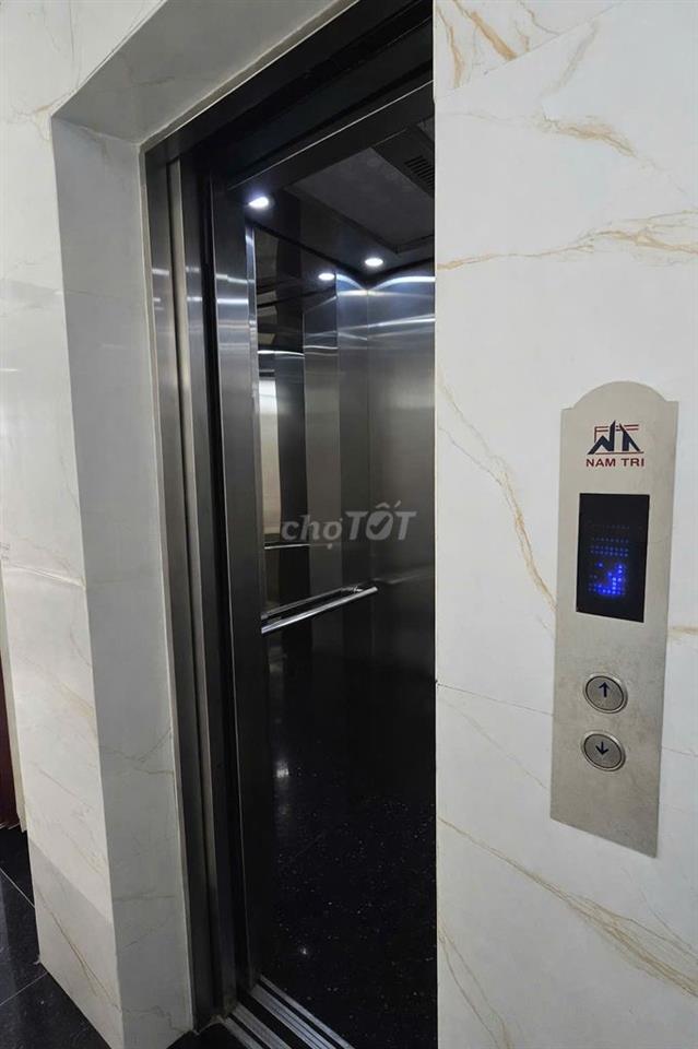 Phòng full nội thất như hình, thang máy, ra vào vân tay.