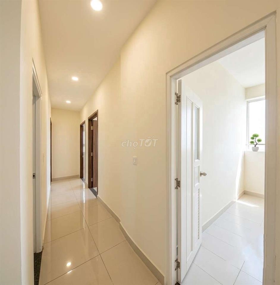 Topaz tầng 2x Căn góc 3 PN, nhà trống dọn vào ở ngay được.