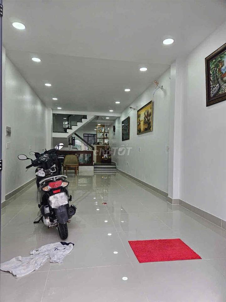 Cho thuê mặt bằng kinh doanh dài 11 ngang 4
