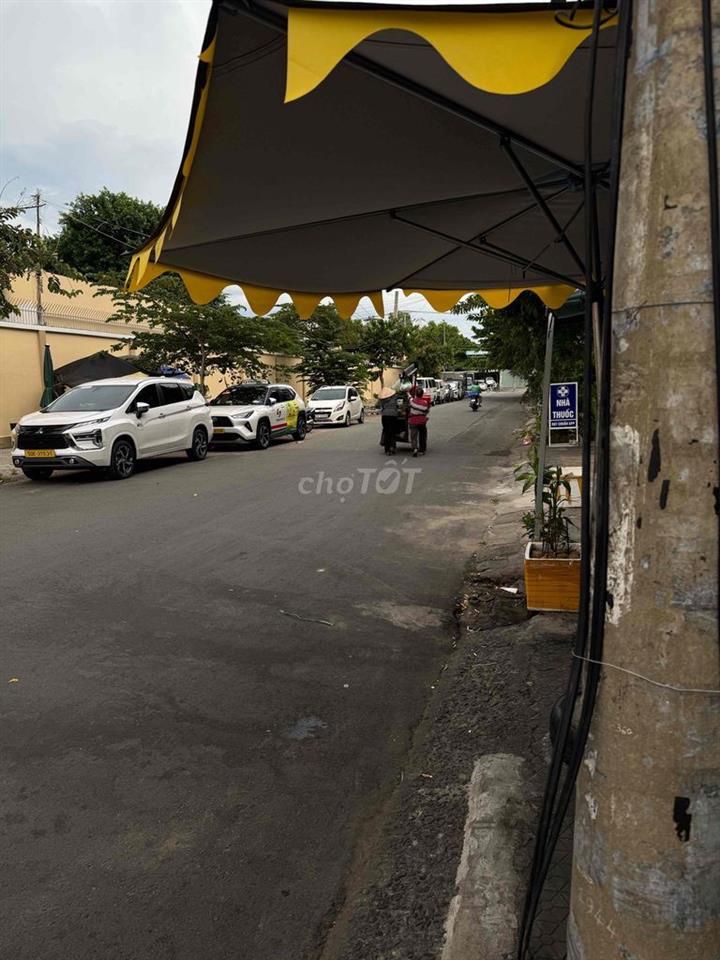 Cho thuê mặt bằng kinh doanh dài 11 ngang 4