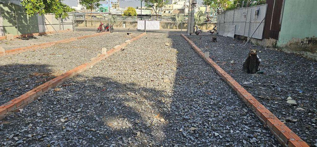 khu đất mặt tiền đường hót nhất phường phú định ,*** có 4 nền