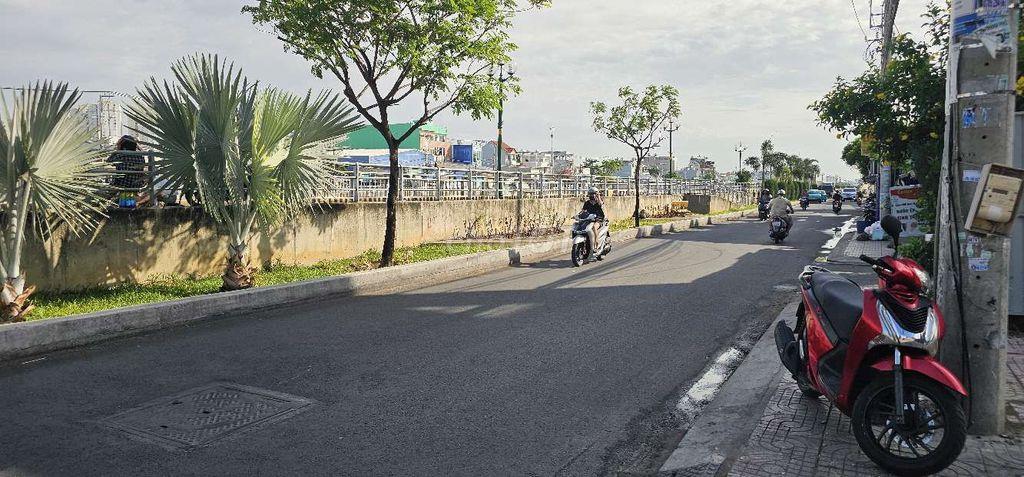 khu đất mặt tiền đường hót nhất phường phú định ,*** có 4 nền